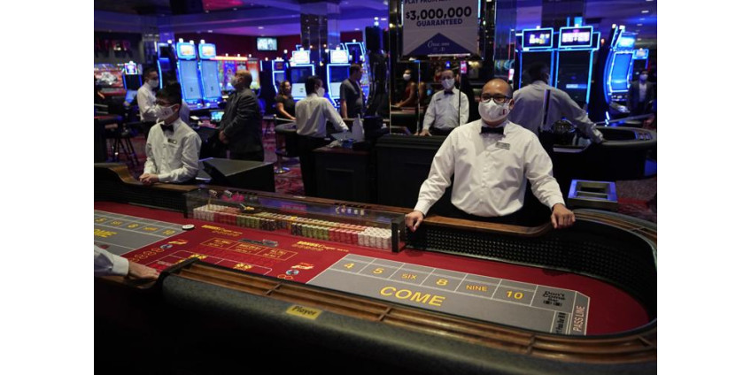 Вновь открывшиеся казино Невады сообщают о снижении выигрышей на 45,5% в июне