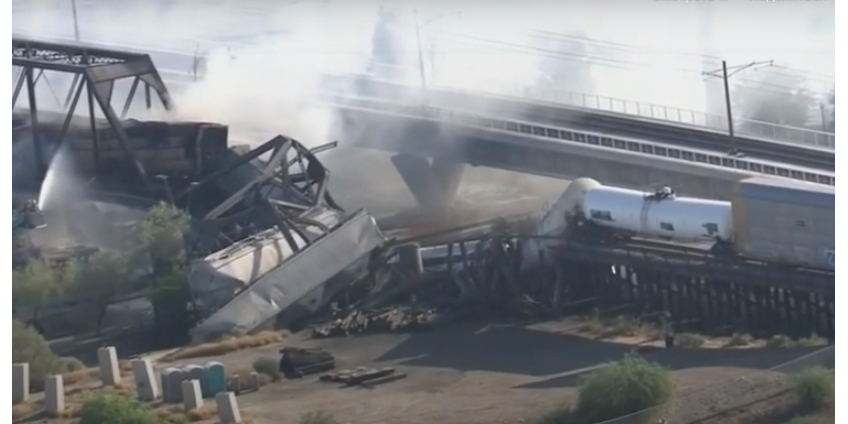 В результате схода поезда с рельсов на озере Темпе Таун пострадали рабочие