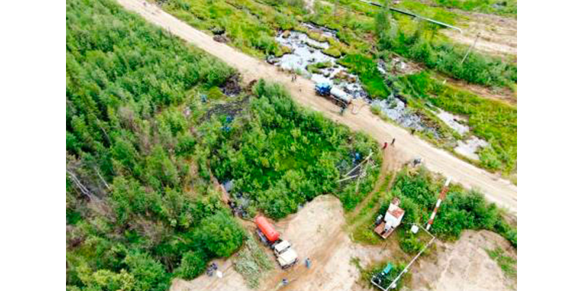 В Коми из-за повреждения нефтепровода произошел разлив 7 т нефти В Коми из-за повреждения нефтепровода произошел разлив 7 т нефти