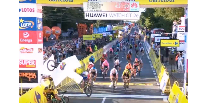 Велогонщик из Нидерландов выиграл этап "Тура Польши" ценой тяжелейшей травмы