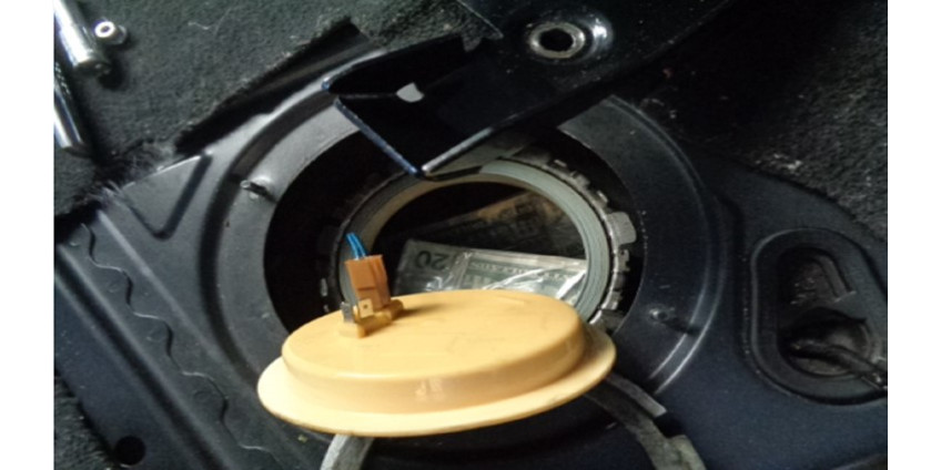 Пограничный патруль арестовал мужчину в Эскондидо после обнаружения почти $ 1 млн, спрятанных в бензобаке внедорожника