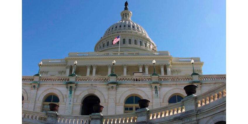 В Сенате США заявили о "приказе" Путина взломать компьютеры Демпартии