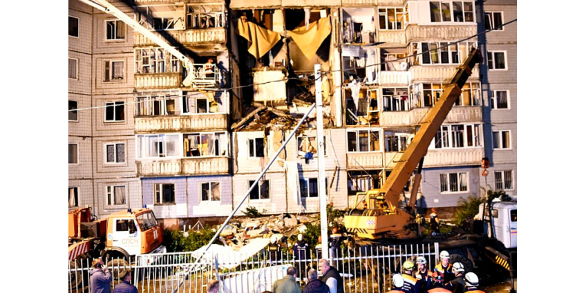 В Ярославле в десятиэтажном доме обрушились перекрытия трех этажей в результате взрыва газа