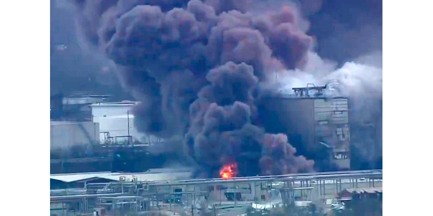 Крупный пожар начался на химзаводе в пострадавшей от урагана "Лора" Луизиане