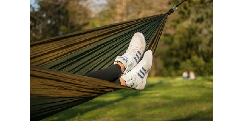 Более половины молодых американцев все еще живут с родителями