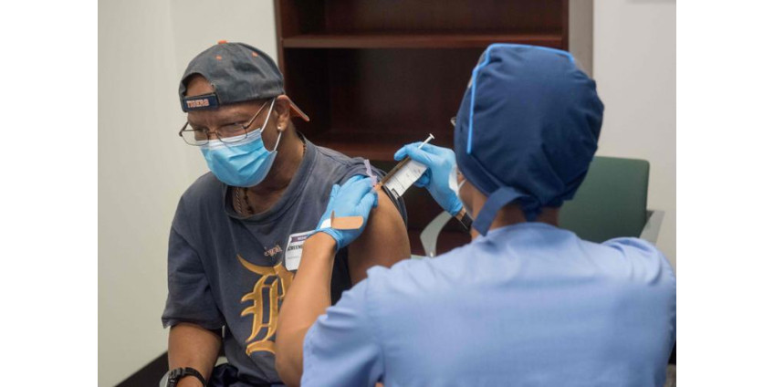 Половина добровольцев на испытаниях вакцины от COVID-19 в Лас-Вегасе получают вторую дозу