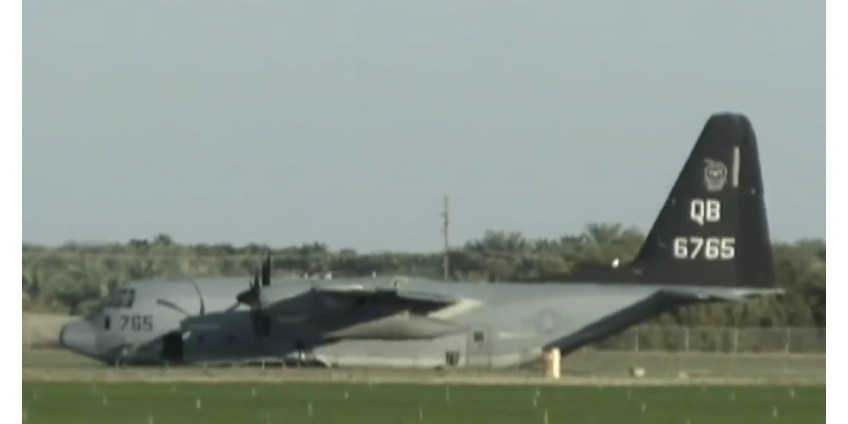 Военный самолет разбился после столкновения в воздухе к северо-востоку от Сан-Диего