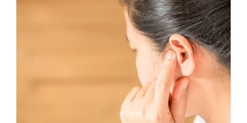 Ученые назвали новые симптомы коронавируса - шум в ушах и потерю слуха
