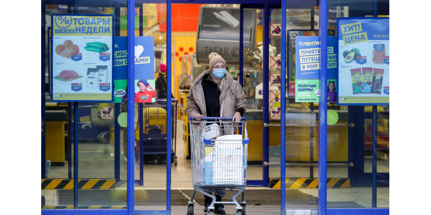 Россияне вновь начали закупать товары впрок, опасаясь нового карантина