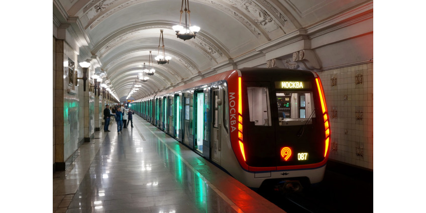 В московском метро начался эксперимент со скидкой на проезд во "время ранних", ее могут сделать постоянной