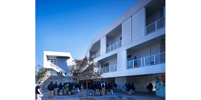 В Южном Лос-Анджелесе во время стрельбы пострадали 2 человека