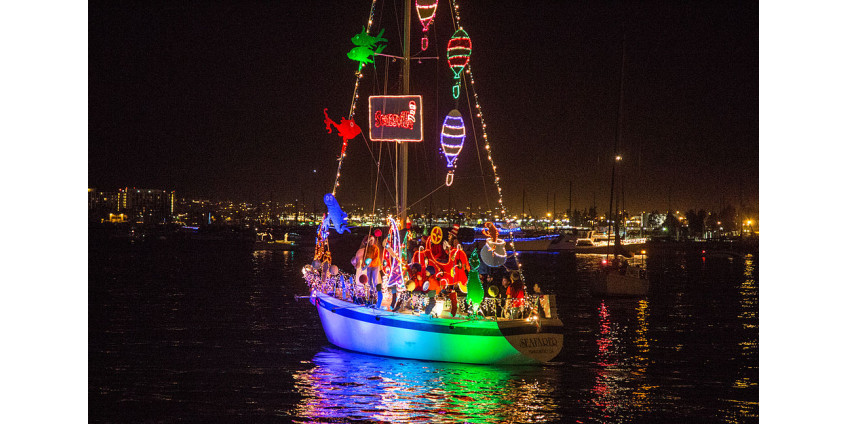 В заливе Сан-Диего на фоне вирусного всплеска отменен Парад Огней