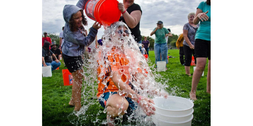 В США умер 37-летний Патрик Куинн - один из вдохновителей флешмоба Ice Bucket Challenge