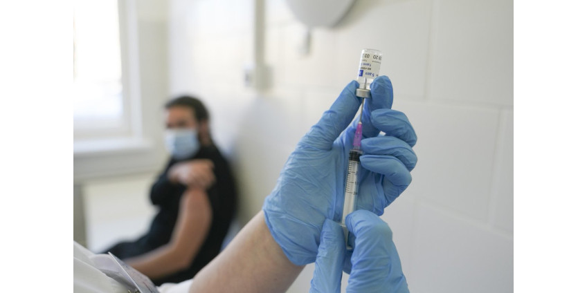 В Москве с 21 декабря начнут вакцинировать журналистов, работников промышленности и транспорта