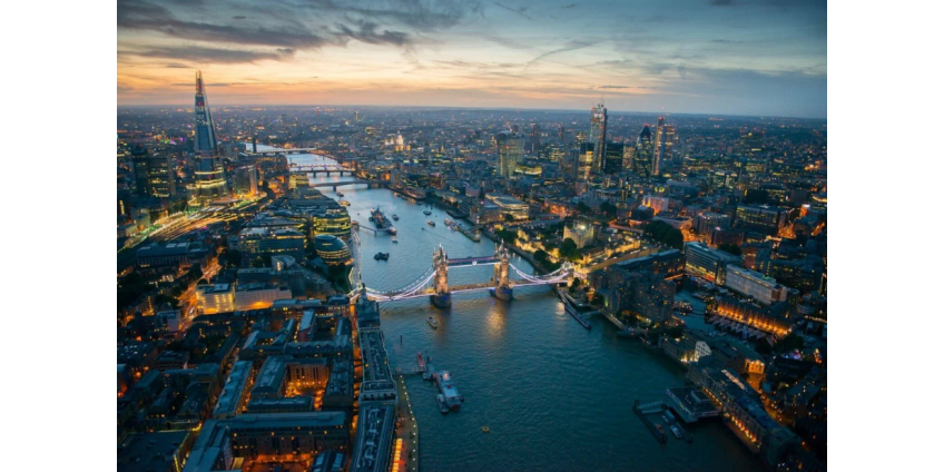 В Лондоне и некоторых частях Англии ужесточили ограничения из-за новой разновидности коронавируса