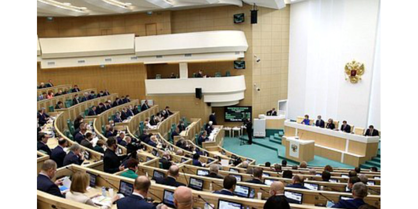 СФ одобрил законы о "цензуре" и клевете в интернете