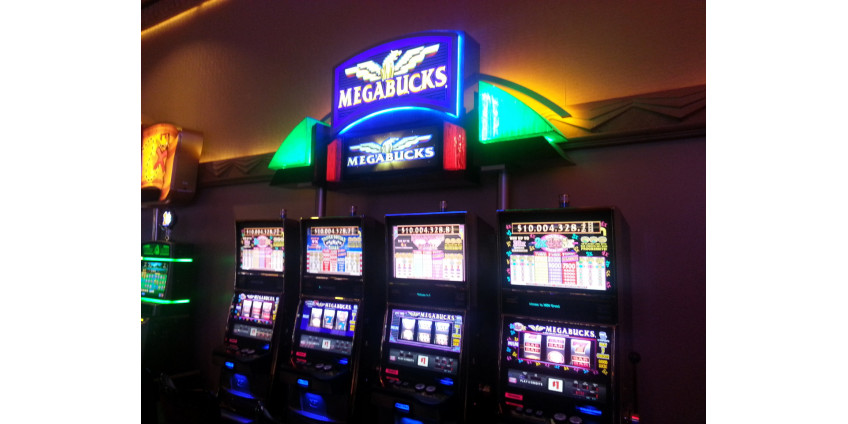 Удачливый игрок выиграл $15 млн на автомате Megabucks в Suncoast Hotel & Casino