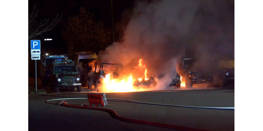 В Лейпциге сгорели семь джипов бундесвера в новогоднюю ночь