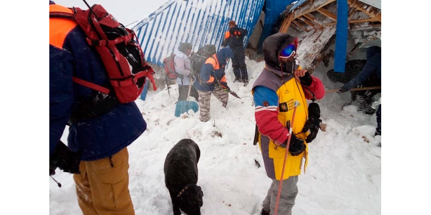 В Карачаево-Черкесии на лыжную трассу сошла лавина, под снегом есть люди