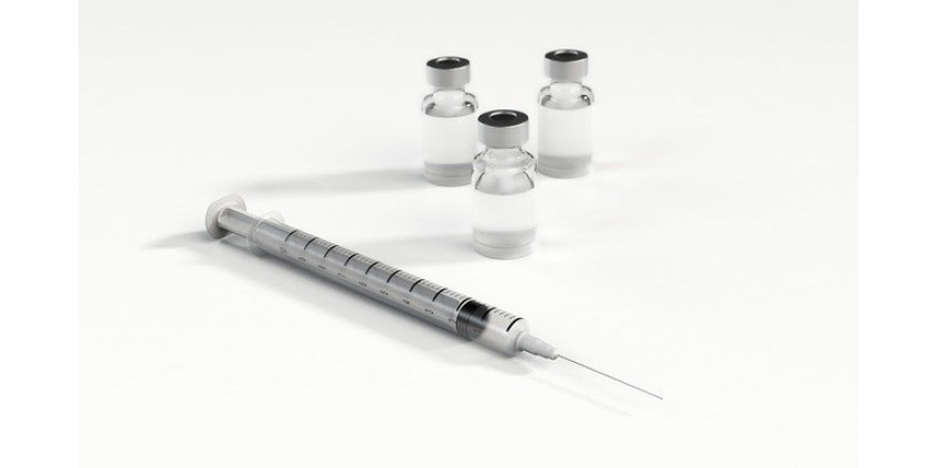 ВОЗ не зафиксировала ни одного случая смерти от вакцин против коронавируса