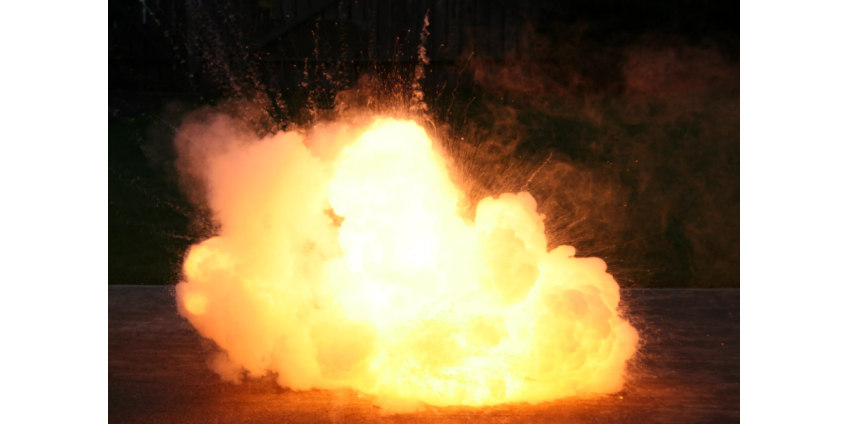 При взрыве на съёмочной площадке в пригороде Лос-Анджелеса травмы получили три человека