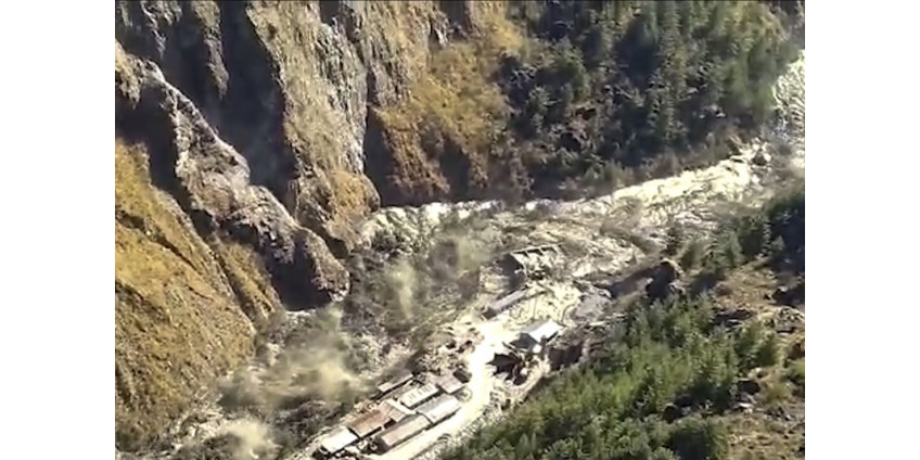 На севере Индии после схода ледника погибло не менее 10 человек. Более 150 - пропало без вести