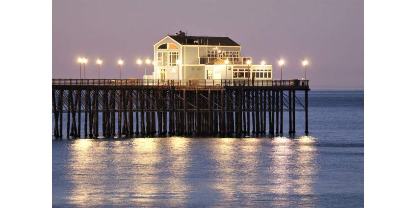В округе Сан-Диего в кабинке туалета в зоне отдыха найдено тело мужчины