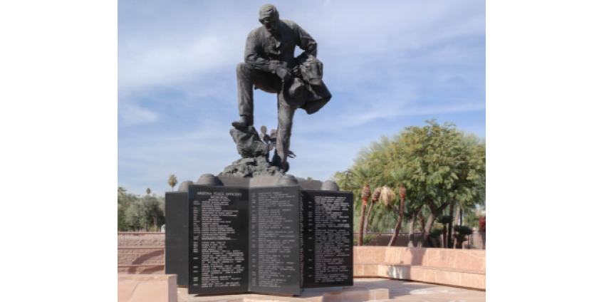 Под мемориальной статуей аризонских миротворцев найдена капсула времени