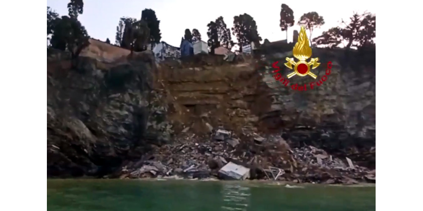 Сотни гробов на итальянском кладбище обрушились в море из-за оползня