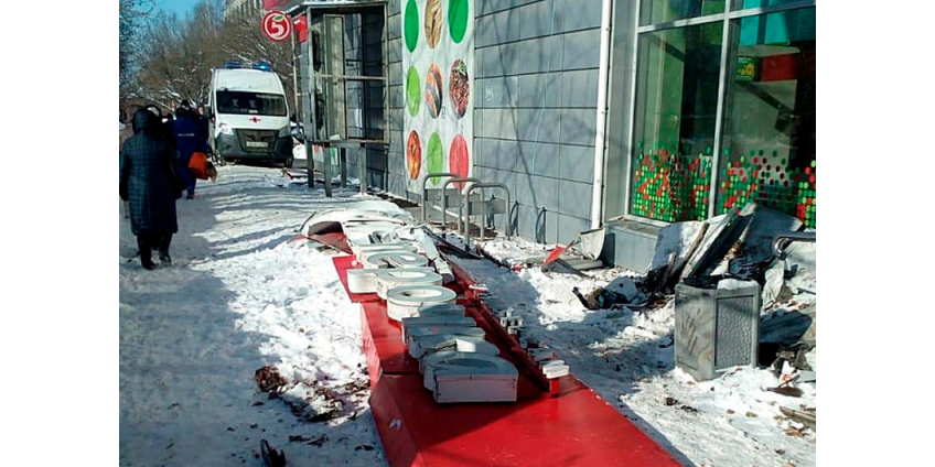 В Нижнем Новгороде пенсионерку убило сорвавшейся под тяжестью снега вывеской