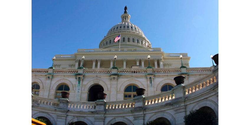 Конгресс США окончательно принял пакет мер поддержки экономики на 1,9 трлн долларов