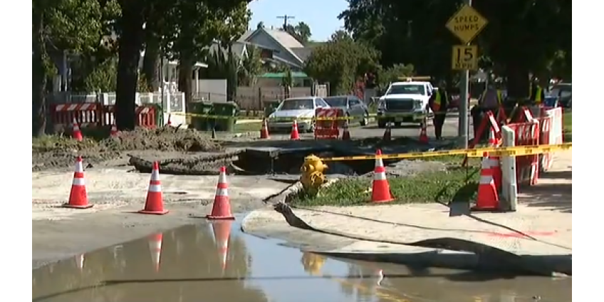 В Южном Лос-Анджелесе в асфальте возникла огромная воронка