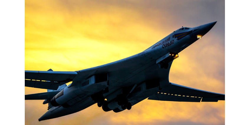 Российские бомбардировщики Ту-160 и Ту-95МС провели в Саратовской области учения с пусками крылатых ракет