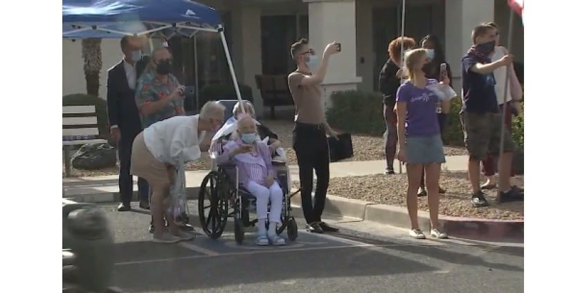 В Финиксе состоялся парад в честь 100-летнего юбилея женщины-ветерана Второй мировой войны