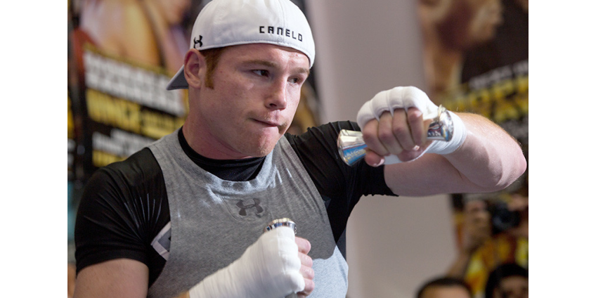 Боксеру Альваресу остался один шаг до звания абсолютного чемпиона мира