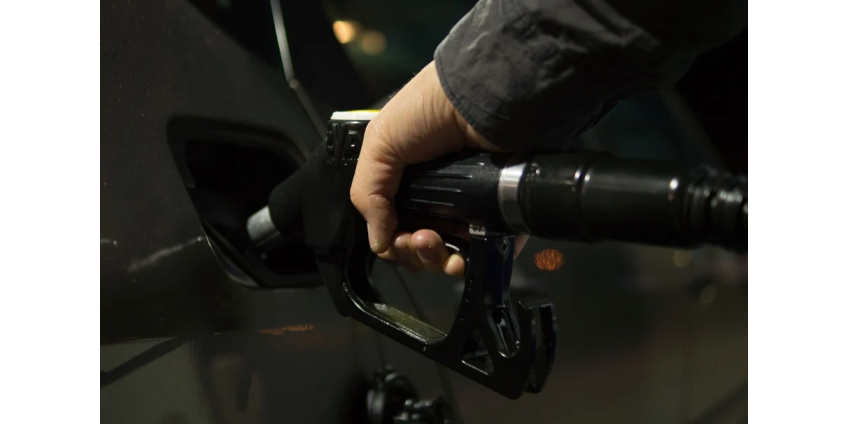 До 6 долларов за галлон: бензин в Лос-Анджелесе продолжает дорожать