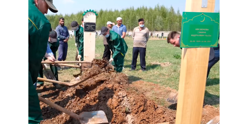 В Татарстане на фоне регионального траура прошли похороны погибших в казанской школе