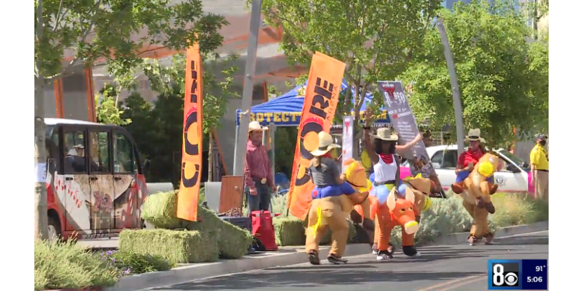 В Лас-Вегасе состоялся парад в «обратном» стиле