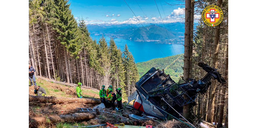 14 человек погибли при аварии фуникулера в Италии 14 человек погибли при аварии фуникулера в Италии