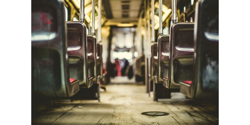 Руководство LA Metro метрополитена одобряет бесплатный проезд для студентов и малообеспеченных пассажиров