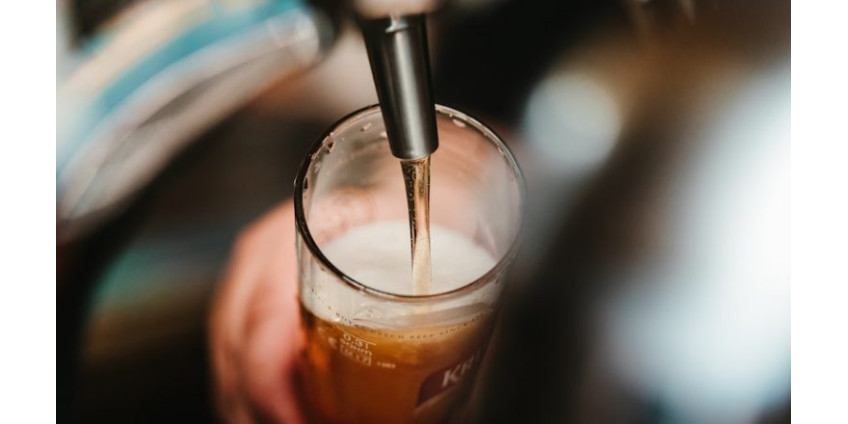 Байден раздаст бесплатное пиво американцам, если 70% населения сделают прививку от COVID-19 к 4 июля