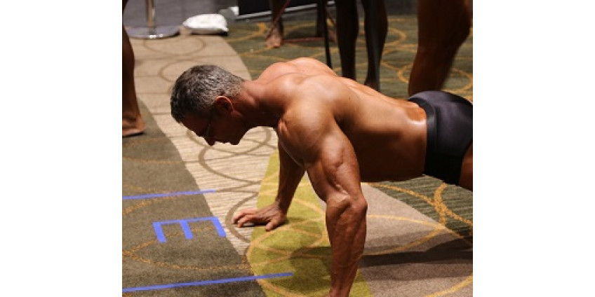 Американец побил мировой рекорд по количеству отжиманий за 1 год