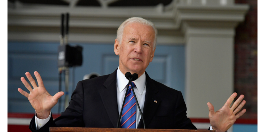 Рейтинг Байдена упал до рекордно низкого уровня