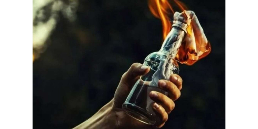 Мужчину из Лос-Анджелеса обвиняют в том, что он оставил бутылки с зажигательной смесью в метро