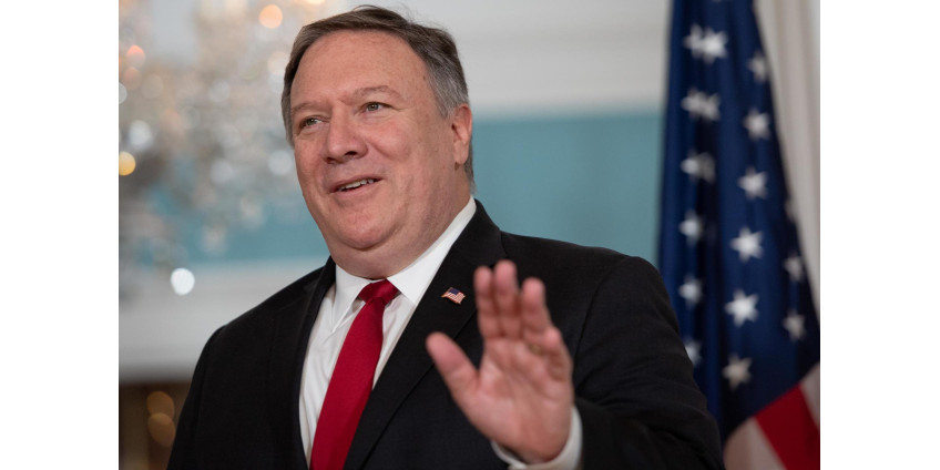 Госдеп США начал поиск подаренной Помпео бутылки виски за шесть тысяч долларов