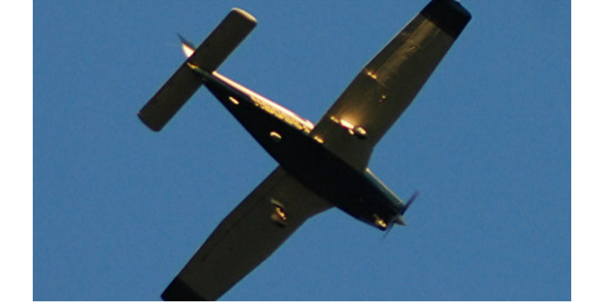 В США самолет врезался в дом