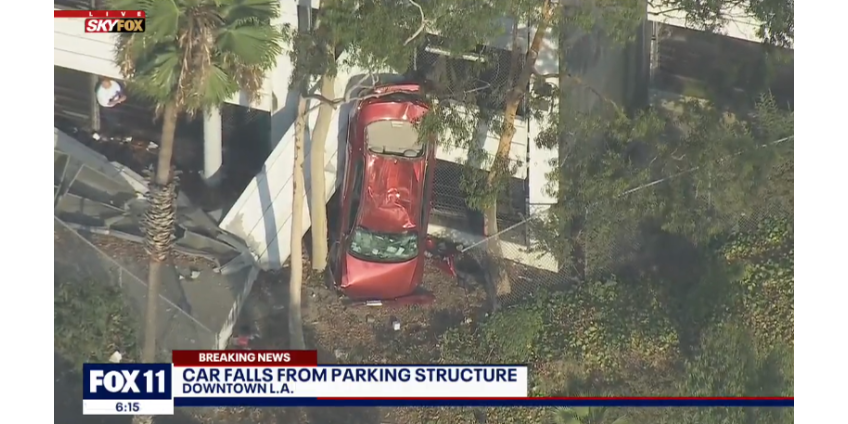 В центре Лос-Анджелеса с парковки упал автомобиль