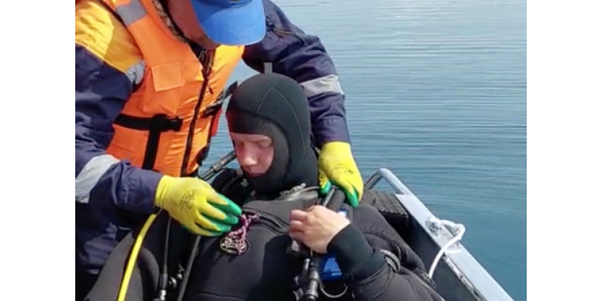 Тела троих погибших пассажиров вертолета Ми-8 подняли со дна Курильского озера