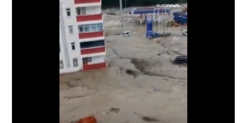 Число погибших из-за наводнения в Турции выросло до 27