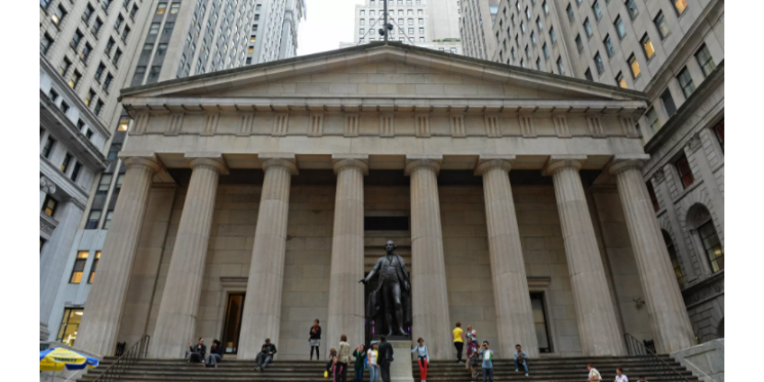 Монумент Вашингтону закрыли после попадания в него молнии